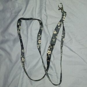 Flower pattern lanyard